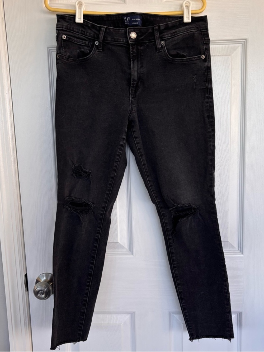GAP Women’s Black Ripped Skinny Jeans